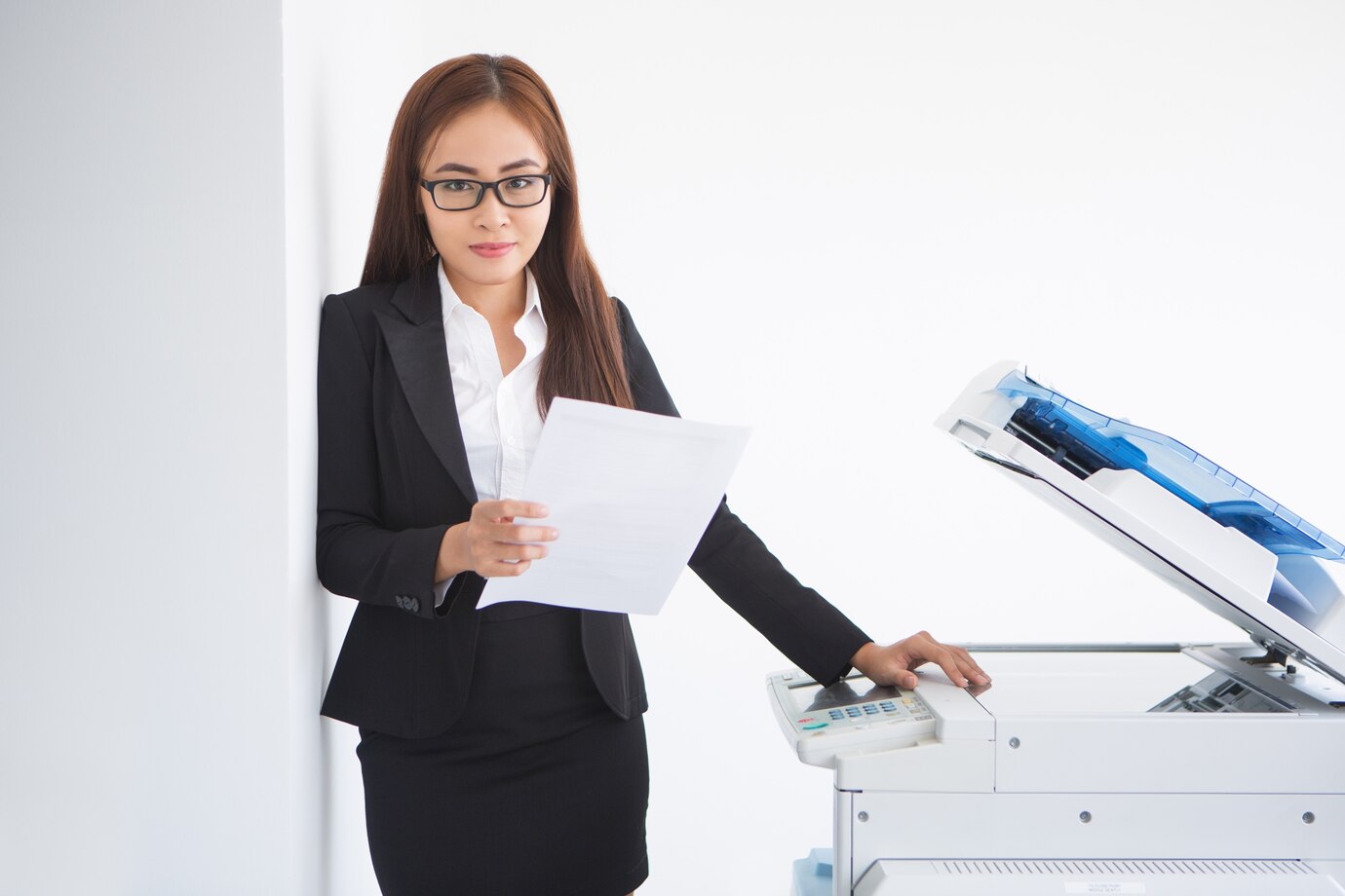 Assistant using printer – Epson Models UAE Guide